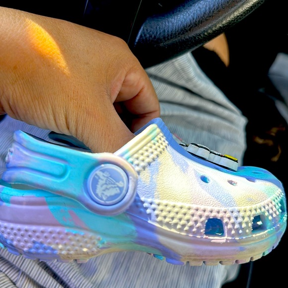 Baby iconic tie dye Crocs size C 5 - Picture 2 of 4